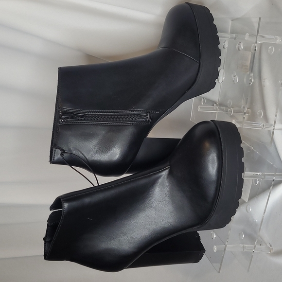H&M Shoes - H&M DIvided block heel ankle boots New with tag Size